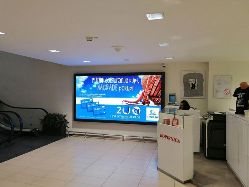 Indoor Oglašavanje u TC UŠĆE,indoor reklamiranje